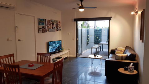 Two Bedroom Garden Apartment - Great Ocean Road Tourism 2