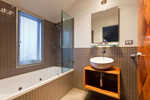 TWOFOURTWO Boutique Apartments - Great Ocean Road Tourism 2