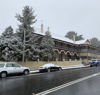 Victoria Albert Guest House Bar Cafe and Restaurant - Great Ocean Road Tourism