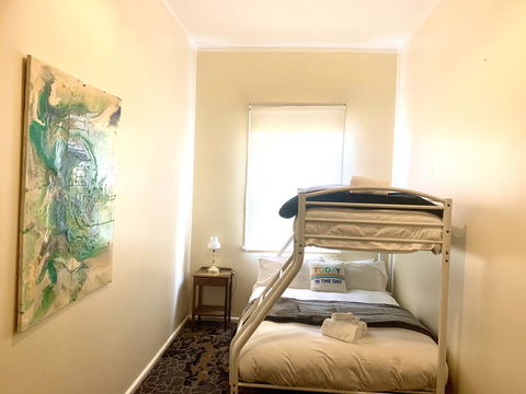 Victoria Albert Guest House Bar Cafe And Restaurant - Great Ocean Road Tourism 1