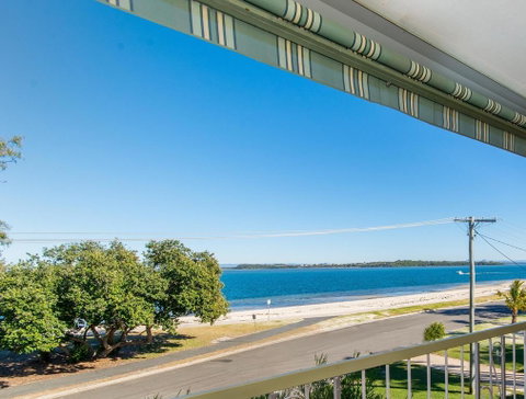 VIEWS VIEWS VIEWS! Front Top Floor Waterfront Unit - Chnook Apartments South Esp, Bongaree - Great Ocean Road Tourism 0