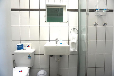 Warners Bay Hotel - Great Ocean Road Tourism 2