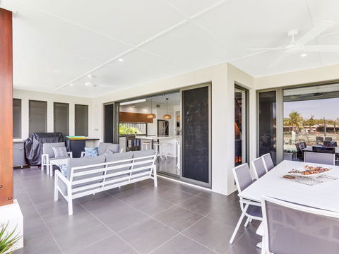 WATERFRONT HOME BORDERING MOOLOOLABA - Great Ocean Road Tourism 2