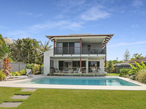 WATERFRONT HOME BORDERING MOOLOOLABA - Great Ocean Road Tourism 0