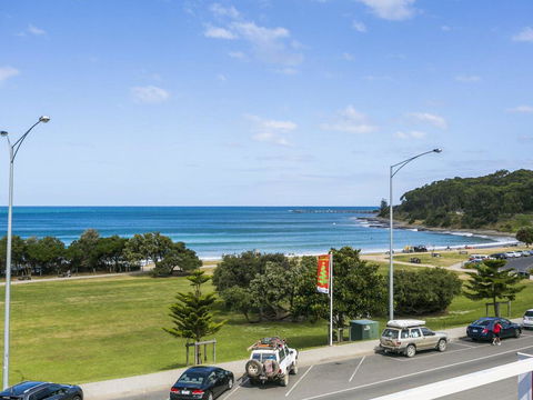 WATERFRONT THREE- In The Heart Of Lorne - Great Ocean Road Tourism 2