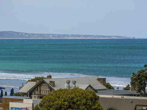 WATERFRONT THREE- In The Heart Of Lorne - Great Ocean Road Tourism 3