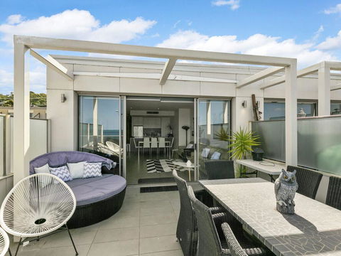 WATERFRONT THREE- In The Heart Of Lorne - Great Ocean Road Tourism 1