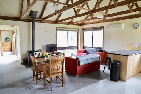 Red Ceder Cottage - Great Ocean Road - Port Campbell - Great Ocean Road Tourism 12