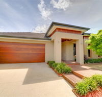 Newington Lakehouse - Great Ocean Road Tourism