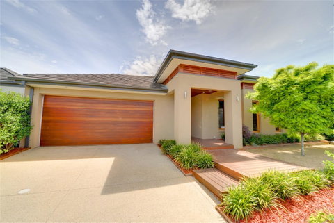 Newington Lakehouse - Great Ocean Road Tourism 0