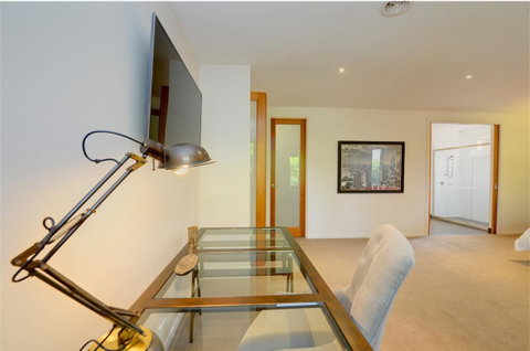 Newington Lakehouse - Great Ocean Road Tourism 7