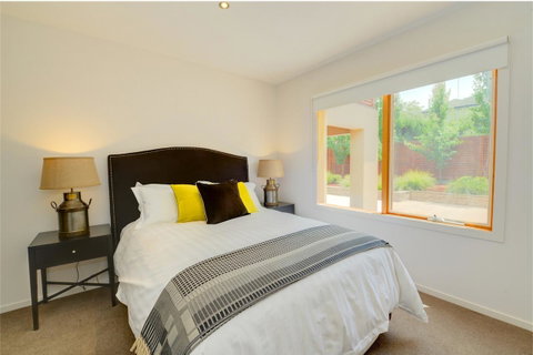 Newington Lakehouse - Great Ocean Road Tourism 6