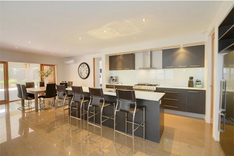 Newington Lakehouse - Great Ocean Road Tourism 5