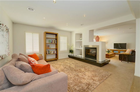Newington Lakehouse - Great Ocean Road Tourism 8