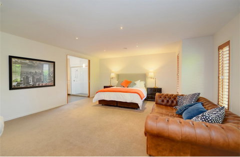 Newington Lakehouse - Great Ocean Road Tourism 14