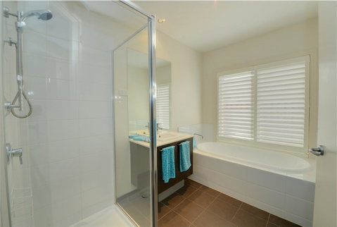 Newington Lakehouse - Great Ocean Road Tourism 2