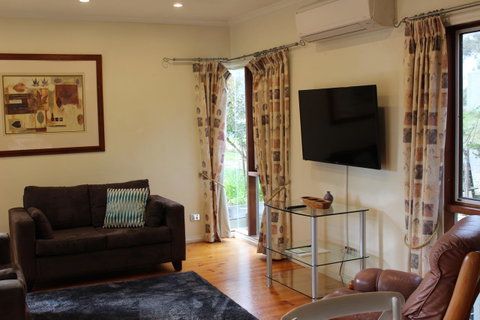 Australian Home Away @ Wonga Park Brushy Creek - Great Ocean Road Tourism 9