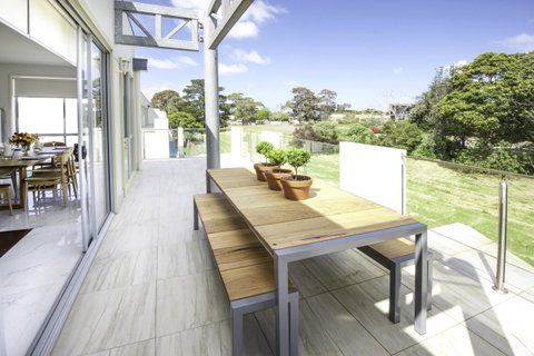 Phillip Island Towers - Great Ocean Road Tourism 3
