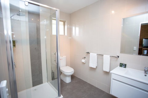 Blue Whale Motor Inn & Apartments - Great Ocean Road Tourism 15
