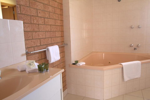 Blue Whale Motor Inn & Apartments - Great Ocean Road Tourism 19