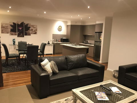 Black Lotus Townhouse - Great Ocean Road Tourism 3