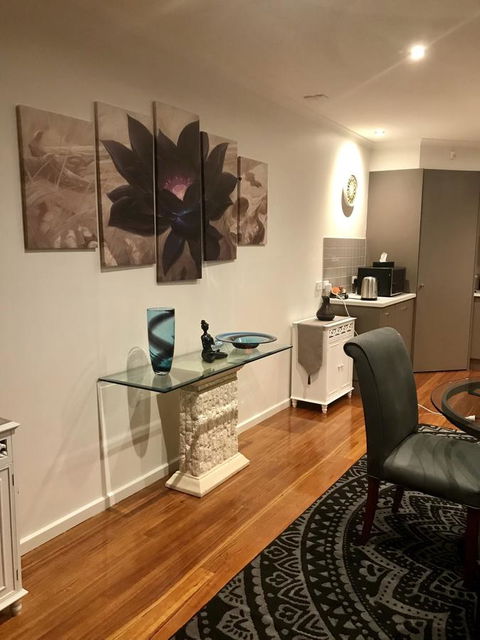 Black Lotus Townhouse - Great Ocean Road Tourism 6