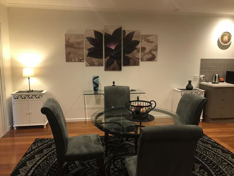Black Lotus Townhouse - Great Ocean Road Tourism 8