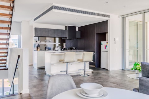 Docklands Waterfront Luxury Villa - Great Ocean Road Tourism 11