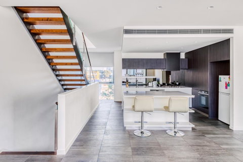 Docklands Waterfront Luxury Villa - Great Ocean Road Tourism 8