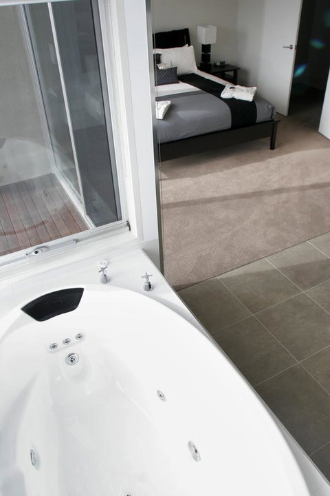 104 On Merri Apartments - Great Ocean Road Tourism 2