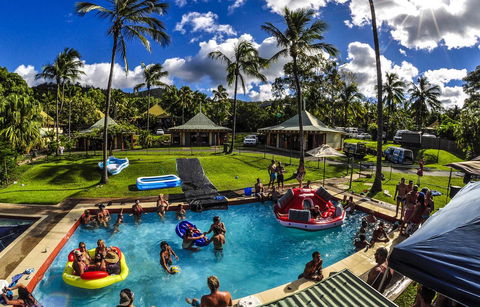 Nomads Airlie Beach - Great Ocean Road Tourism 0