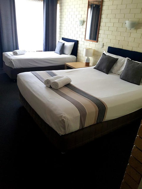 Twin Pines Motel - Great Ocean Road Tourism 3