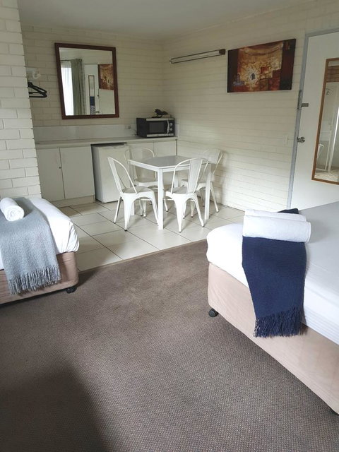 Twin Pines Motel - Great Ocean Road Tourism 8