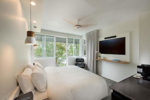 Heart Hotel And Gallery Whitsundays - Great Ocean Road Tourism 3
