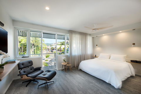 Heart Hotel And Gallery Whitsundays - Great Ocean Road Tourism 0