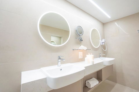 Pacific Hotel Cairns - Great Ocean Road Tourism 24