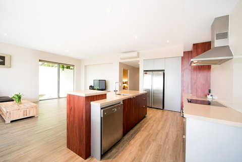 Whitsunday Reflections - Great Ocean Road Tourism 6