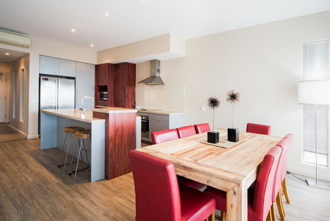 Whitsunday Reflections - Great Ocean Road Tourism 8