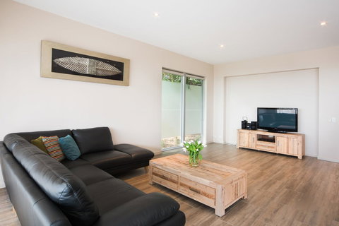 Whitsunday Reflections - Great Ocean Road Tourism 9