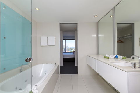 Q1 Resort & Spa - Official - Great Ocean Road Tourism 1