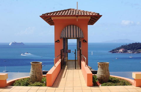 Martinique Whitsunday Resort - Great Ocean Road Tourism 1