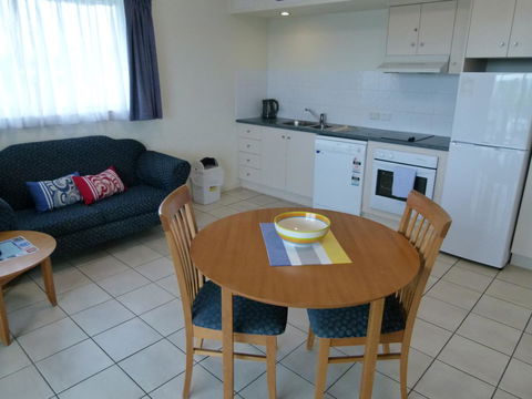 Madison Ocean Breeze Apartments - Great Ocean Road Tourism 23