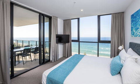 Boardwalk Burleigh Beach - Official - Great Ocean Road Tourism 4