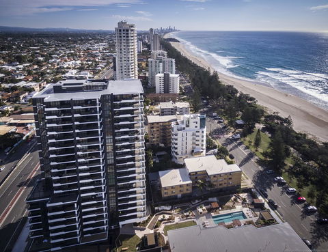 Boardwalk Burleigh Beach - Official - Great Ocean Road Tourism 41