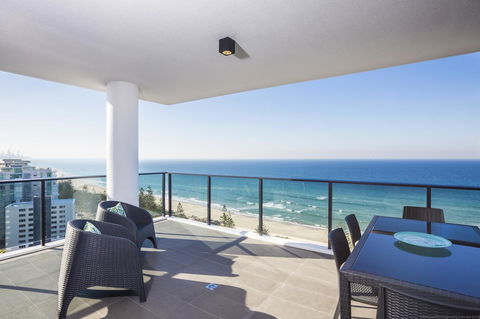 Boardwalk Burleigh Beach - Official - Great Ocean Road Tourism 2