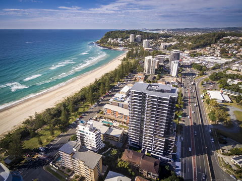 Boardwalk Burleigh Beach - Official - Great Ocean Road Tourism 30