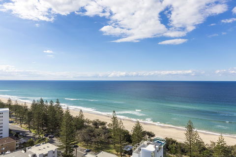 Boardwalk Burleigh Beach - Official - Great Ocean Road Tourism 14