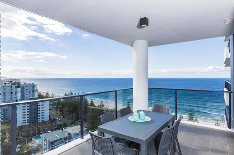 Boardwalk Burleigh Beach - Official - Great Ocean Road Tourism 22