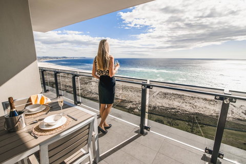 Iconic Kirra Beach Resort - Great Ocean Road Tourism 0