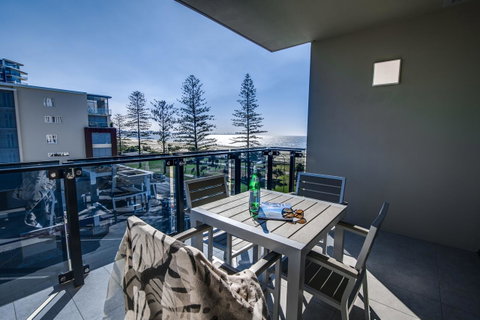 Iconic Kirra Beach Resort - Great Ocean Road Tourism 13